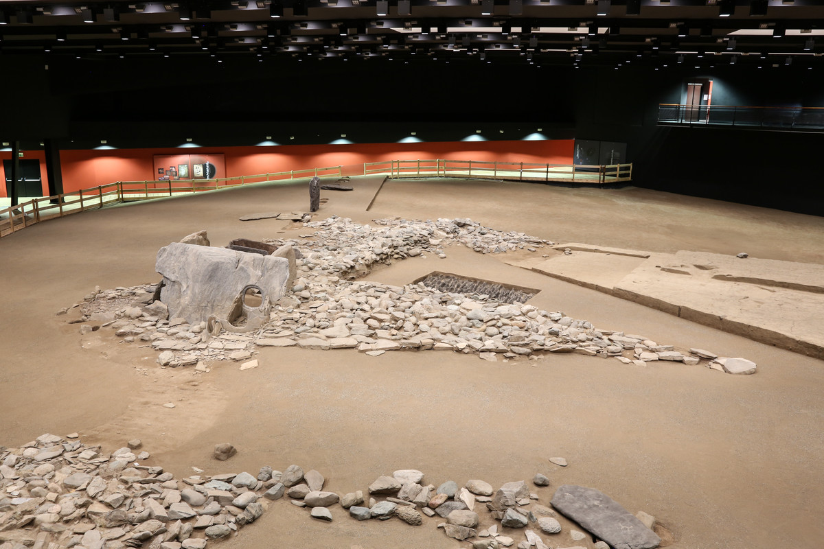 News - Central: Valle d'Aosta - Dolmen area megalitica Saint Martin de Corl  ans Aosta